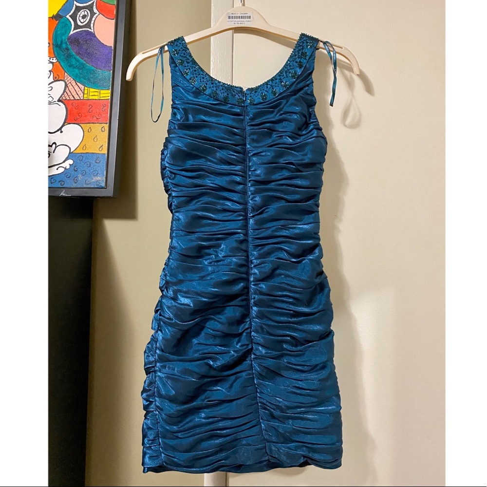 CACHET Ruched Cocktail Dress - Picture 3 of 5